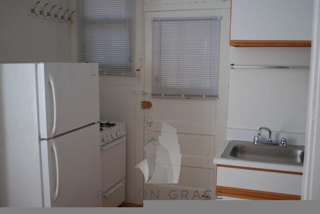 1317 W Estes Ave unit 17-4, Chicago, IL 60626 - photo 4