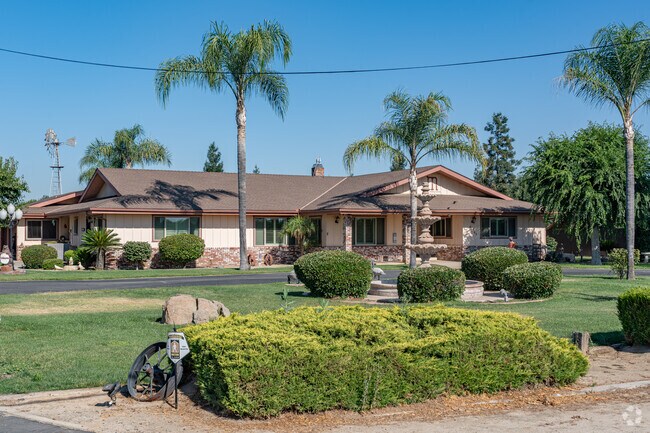 Ranch style homes are common throughout the Dinuba area.