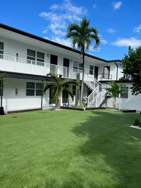 1821 Thomas St, Hollywood, FL 33020