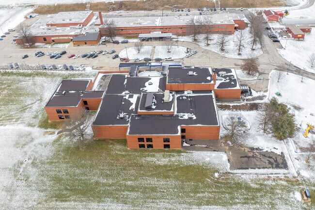 State test scores show 52% of Avella Elementary School students are proficient in reading.