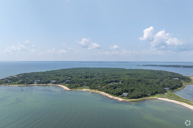 Scraggy Neck in Cataumet Jets out into Buzzards Bay.