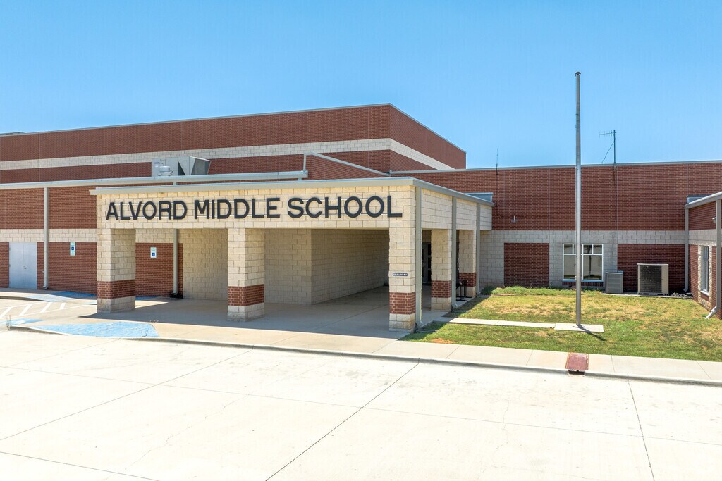 Alvord Middle School serves the students of Wise County.