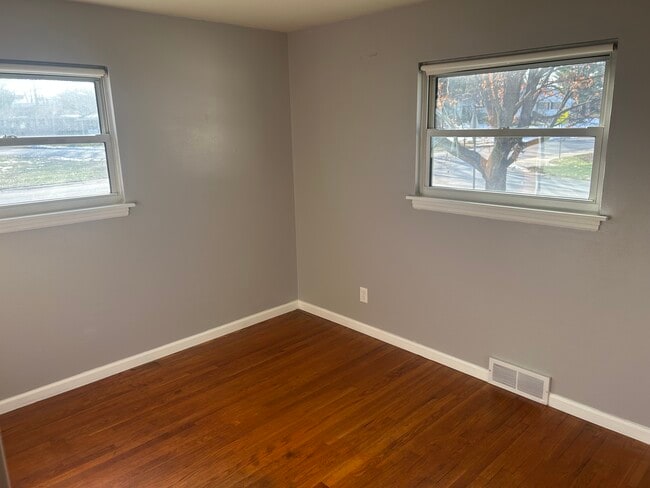 1900 W Clark St, Saint Charles, MO 63301 - photo 7