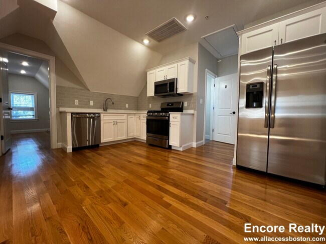 61 Gordon St unit 3, Allston, MA 02134 - photo 2