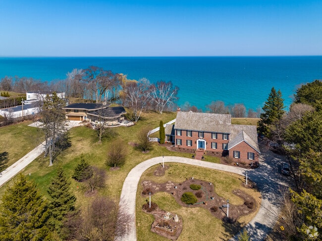 Mequon's Homes with Views of Lake Michigan