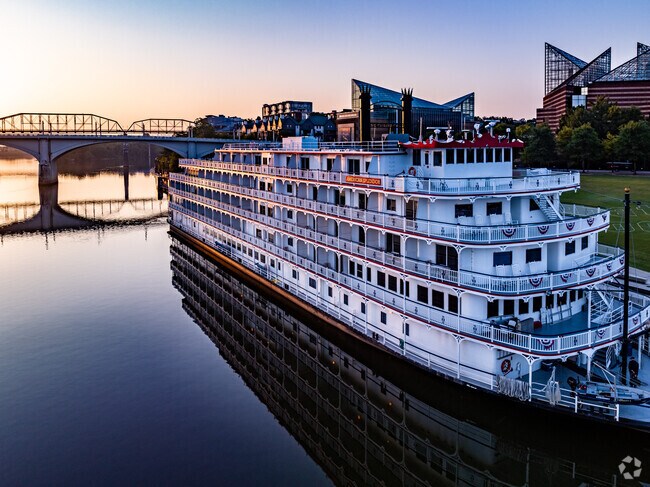 The steamboat American Splendor in Chattanooga is just minutes from Ooltewah.