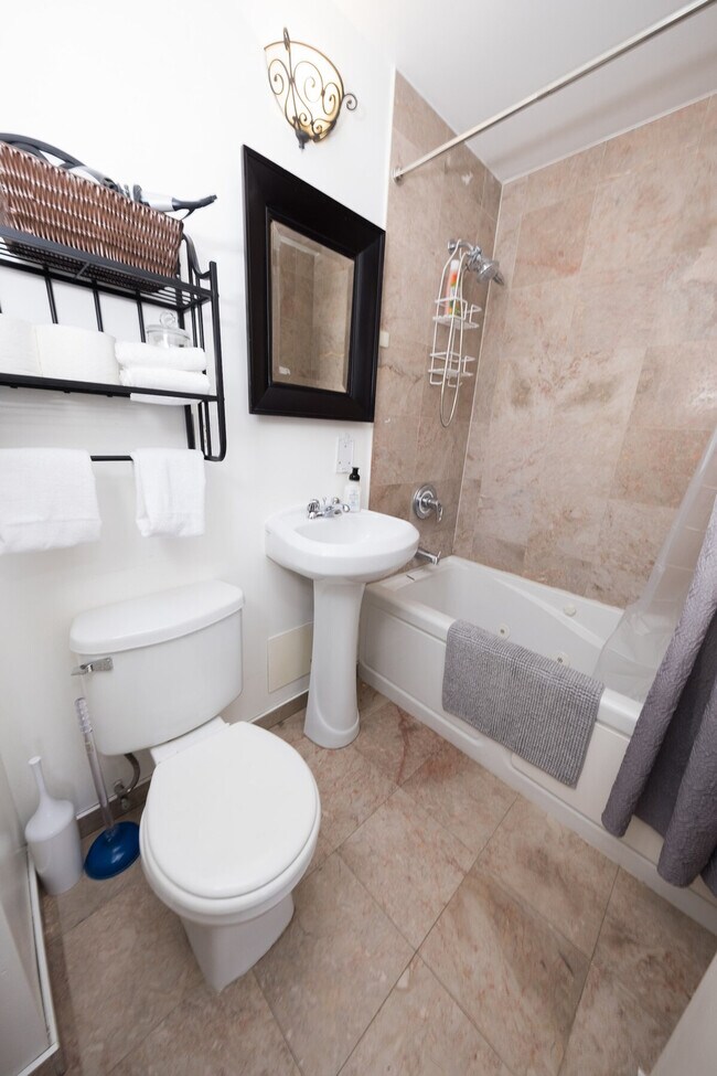 300 E 74th St unit ID1031989P, New York, NY 10021 - photo 5