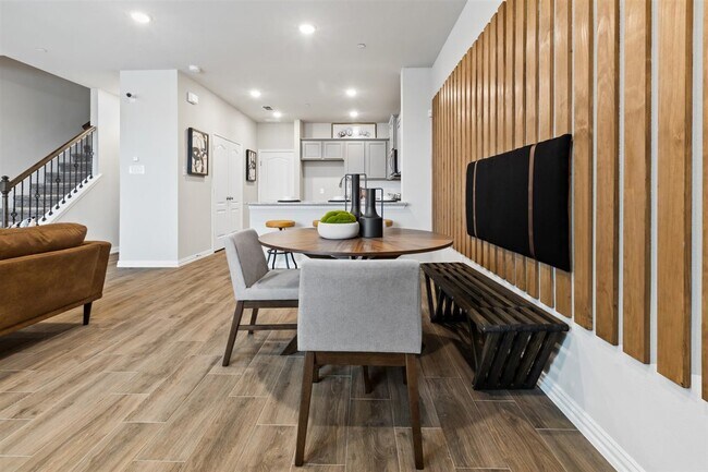 2238 Memory Oaks Dr unit 11, Tomball, TX 77375 - photo 5