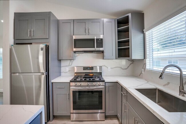 Retro Style Apartment Building with Pool and Gym - Secure, Modern and Lease-Ready!, Inglewood, CA 90302 - photo 4