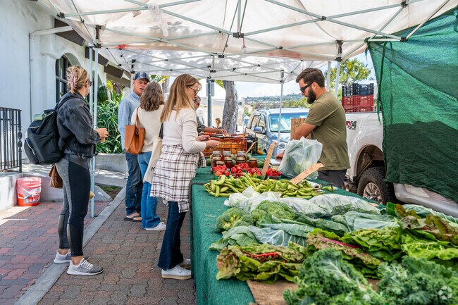 Talega residents can shop for fresh 
local produce at the San Clemente Farmers Market on Sundays.