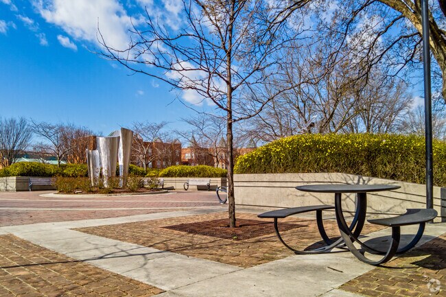 Have a picnic at Parkside Playground in Mayfair on a sunny day.