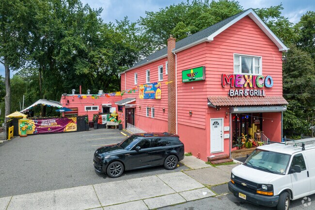 Have a margarita at Mexico Bar & Grill in Old Great Falls.