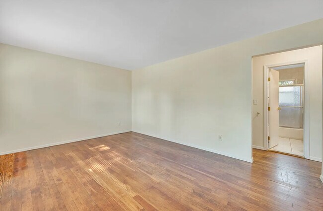 61 Kellum St unit 61 Kellum St, Lindenhurst, NY 11757 - photo 5