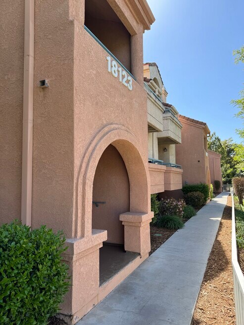 18123 Erik Ct unit Princessa Estates Co, Canyon Country, CA 91387 - photo 1