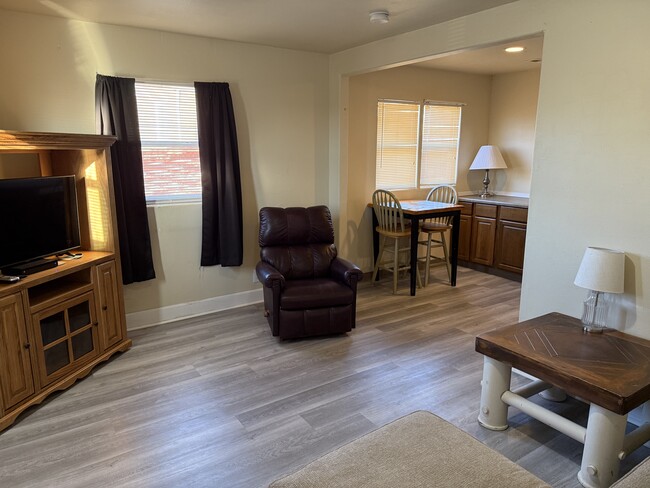 1109 Alder St unit B, Rawlins, WY 82301 - photo 2