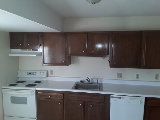 Brynnington, Oswego, NY 13126 - photo 2