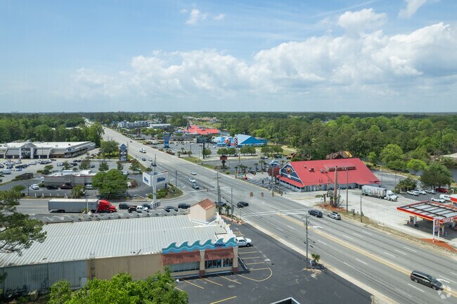 Stores and restaurants surround Kings Highway on the neighborhood’s southern border.