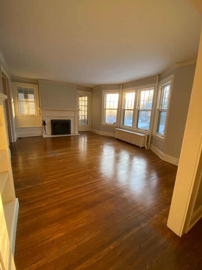 589 Lincoln Ave unit 1, Saint Paul, MN 55102 - photo 2