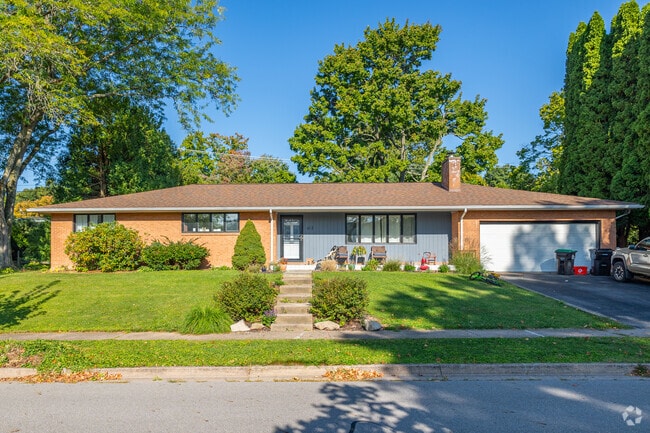 Ranch style homes in Highlands provide private driveways with garage parking.