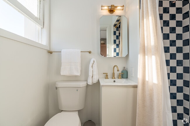 Studio - 182SF - Bathroom
