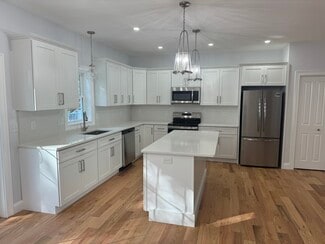 8 Elton St, Worcester, MA 01604