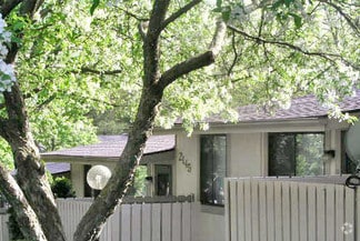 2140 Timber Creek Dr, Toledo, OH 43615