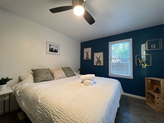 211 Lessin Ln, Austin, TX 78704 - photo 5