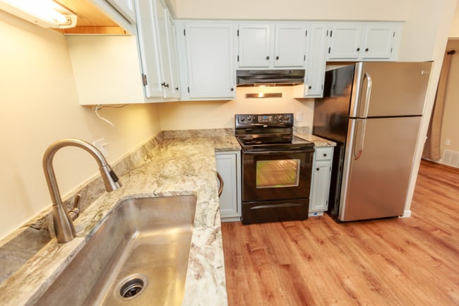 430 Baldwin Ave unit 75, Rochester, MI 48307 - photo 7