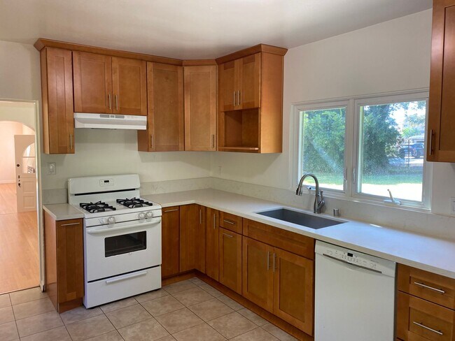 4918 Commonwealth Ave, La Canada Flintridge, CA 91011 - photo 7