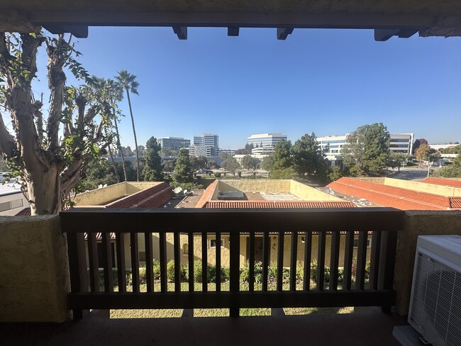 Adobe Grande unit 511, Culver City, CA 90230 - photo 3