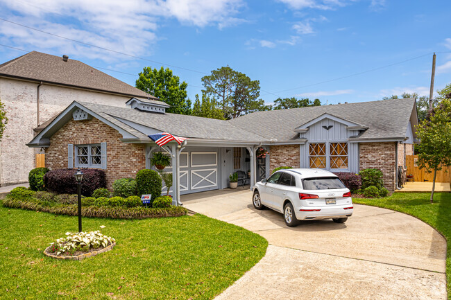 A Ranch Style Home in the Whitney-Cecile Neighborhood of Metairie