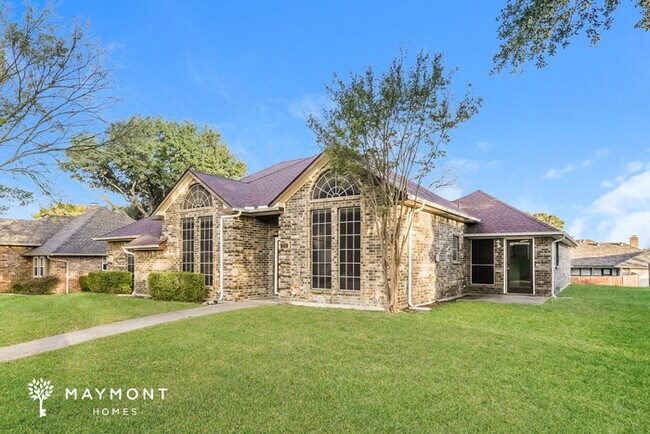 701 Dartbrook Dr, Desoto, TX 75115 - photo 2
