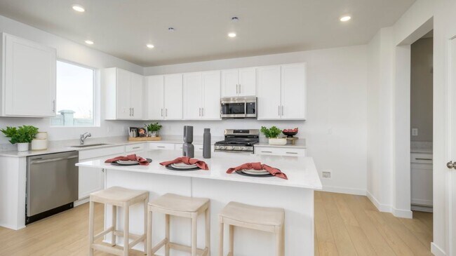 7572 S Tourmaline Way W, West Jordan, UT 84081 - photo 2