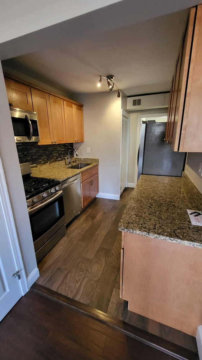 1231 Penn St NE unit 4, Washington, DC 20002 - photo 2