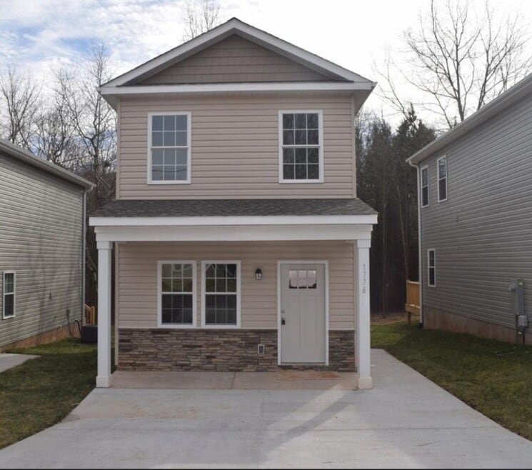 1776 17th Ave NE, Hickory, NC 28601 - photo 1