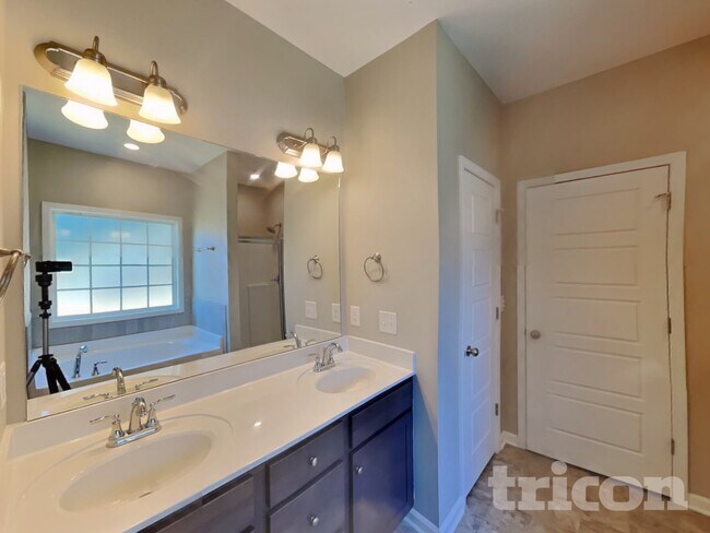 825 Ellyson Dr, Spring Hill, TN 37174 - photo 7