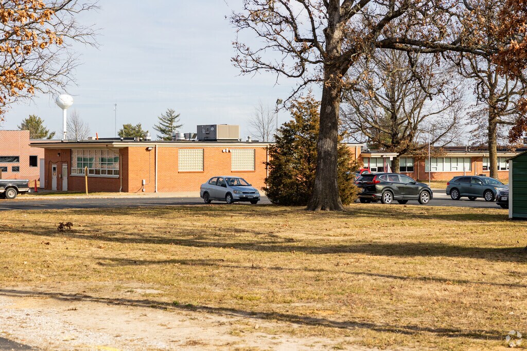 Seymour Elementary School is a public Kindergarten through 5th grade school.