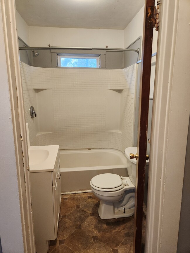 630 14th St SE unit Nelson Properties &, Cleveland, TN 37311 - photo 4