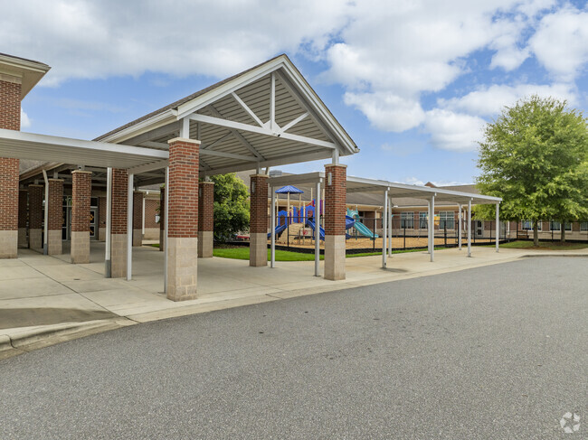 Longview Elementary School is located near US-70 and US-321 outside of downtown Hickory.