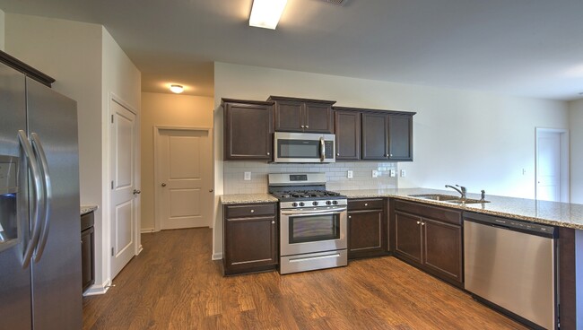 548 Country Oak Dr unit 36204565, Asheville, NC 28804 - photo 5