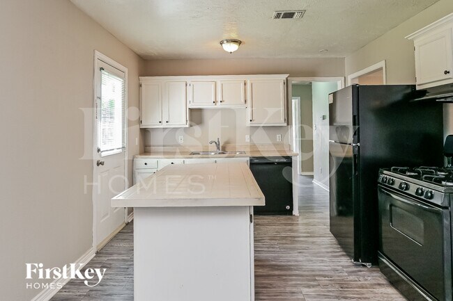 712 Mccardell Dr, Channelview, TX 77530 - photo 5