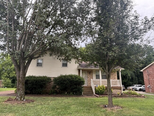 3929 Creekway Ct, Nashville, TN 37218 - photo 2