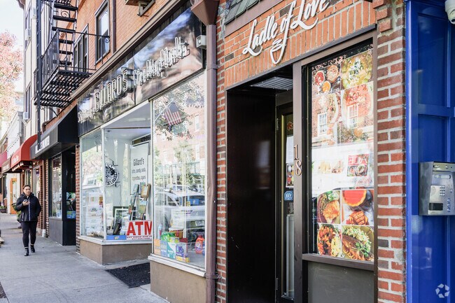 Cedar Knolls residents easily enjoy all of the shopping and dining option offered by Bronxville.