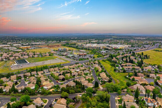 No matter where you live in Harding, shopping and eateries are just a short walk away.