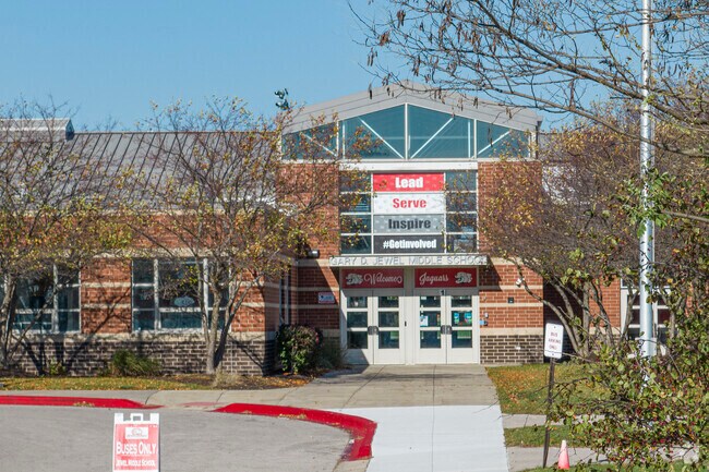 Jewel Middle School is a public school located in North Aurora, IL.