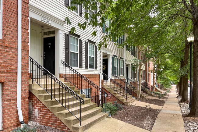 Townhomes line the streets of Long Branch Creek.