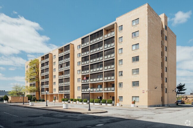 Residents in New Springville can choose apartments as their home of choice.