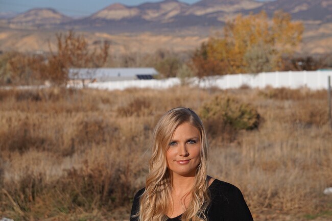 Agent Photo