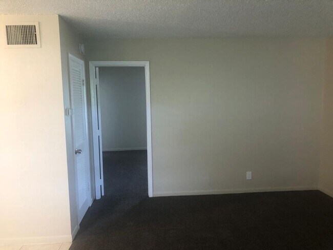 Riverside Manor/N'ice Apartments - 889 Riverside Drive, Ft. Lauderdale, FL 33312, Fort Lauderdale, FL 33312 - photo 5