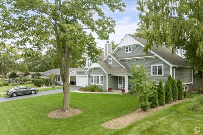 Homes in Bannockburn vary in size and price, and many have modern designs and stylings.